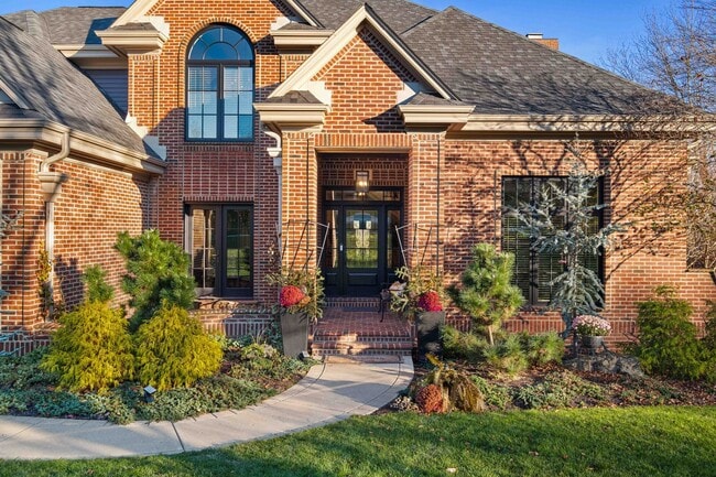 Building Photo - Fully-Furnished Luxurious Home in Nevillewood