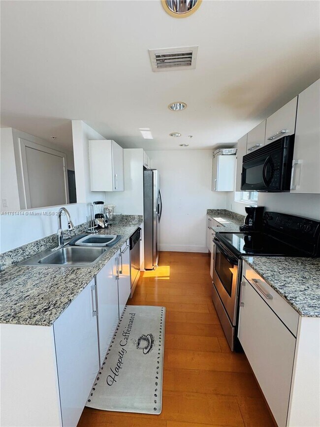 Building Photo - 7728 Collins Ave