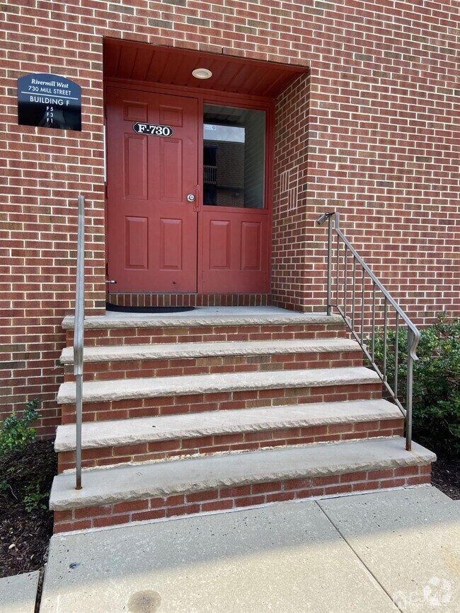 Building Photo - 730 Mill St