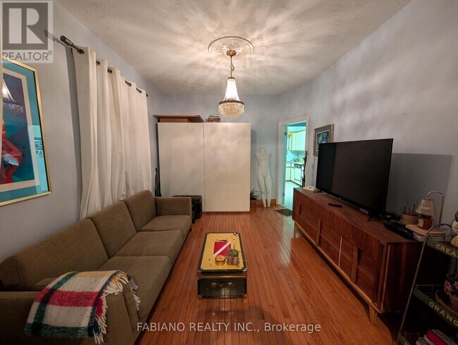 Photo du bâtiment - 1038 Dovercourt Rd