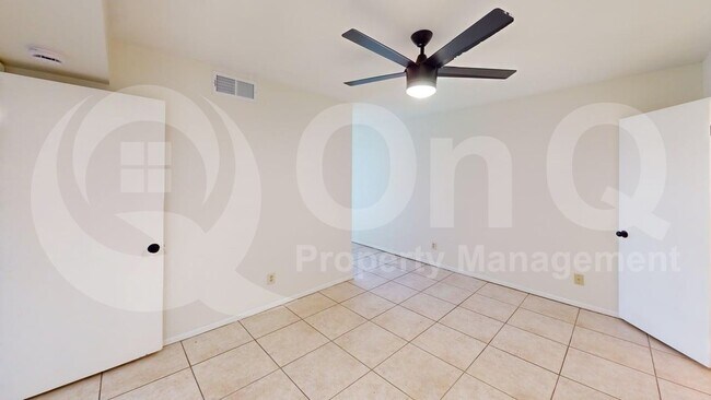 Building Photo - 4901 S Calle Los Cerros Dr