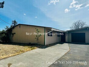 Building Photo - 223 Carswell Dr