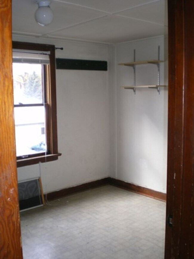 Foto del edificio - 445-447 NE Campus Street