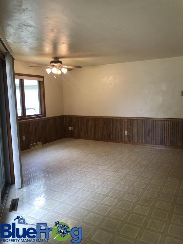 Building Photo - 2313-2315 Meadow Green Dr