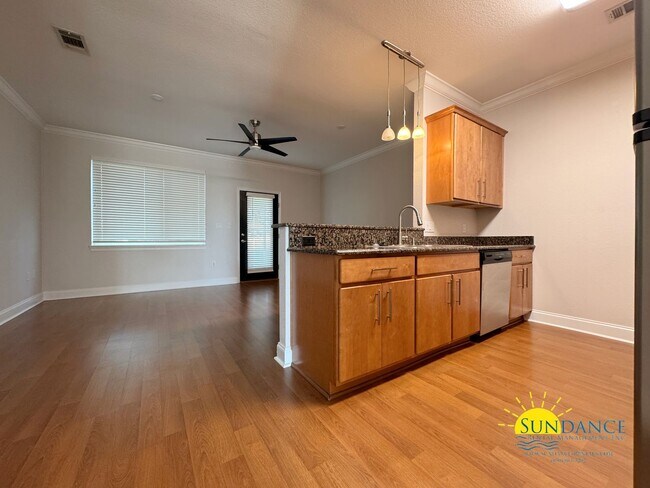 Foto del edificio - Bright & Spacious 2BR/1.5BA End-Unit Townh...