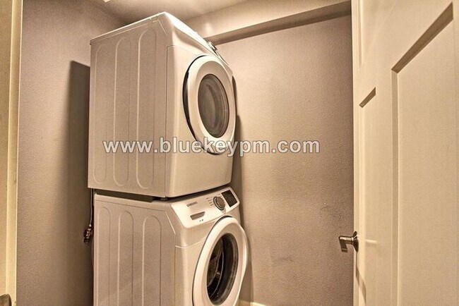 Foto del edificio - 2 Bed, 1 Bath Unit on Glisan Street