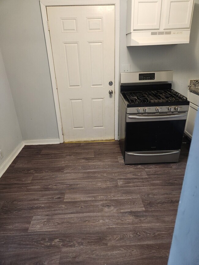 Foto del edificio - 8 Tuxedo Ave