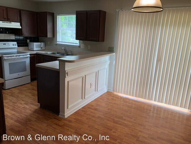 Building Photo - 4 br, 2.5 bath House - 5239 Beam Lake