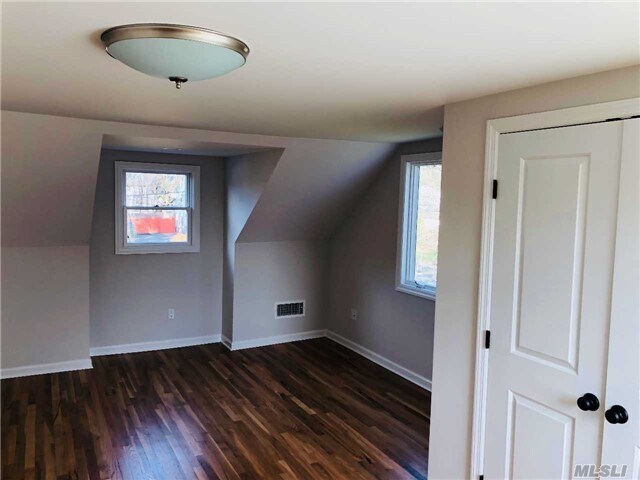 Foto del edificio - 10 Burr Rd