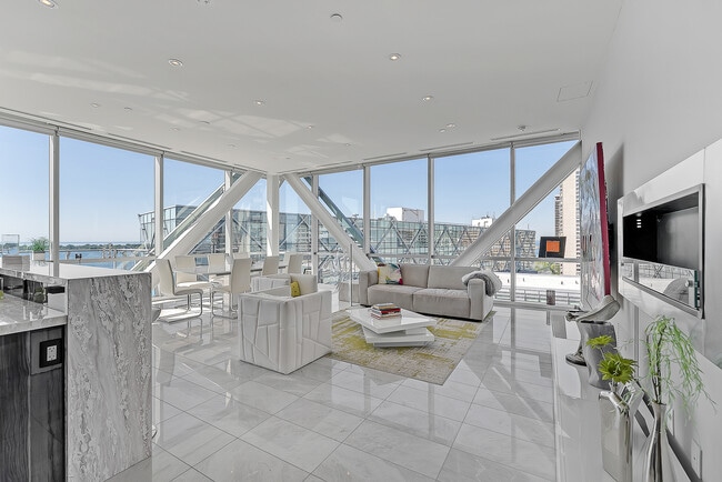 Building Photo - 39 Queens Quay E