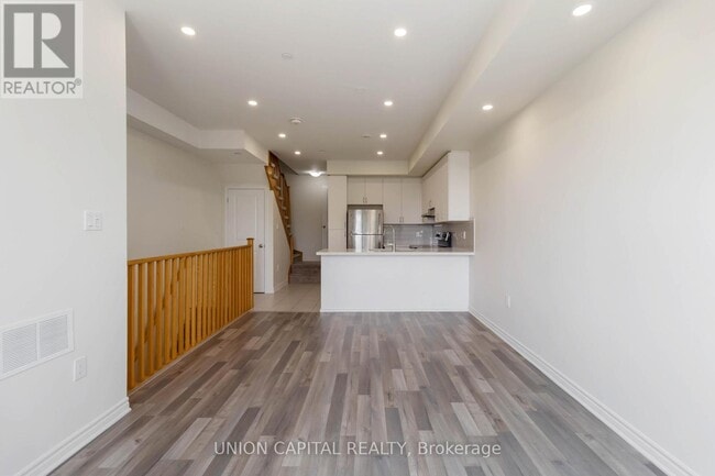 Photo du bâtiment - 2255-2255 McNab Ln