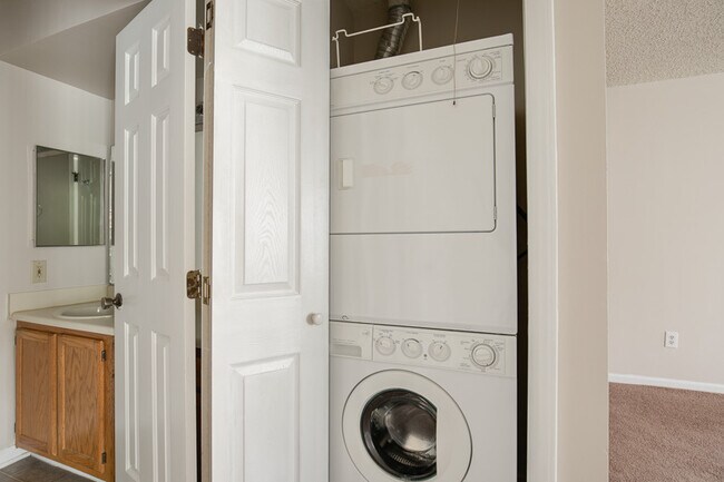 Building Photo - Charming Condo with Private Balcony & Stackable Washer/Dryer Near RTP and Southpoint!