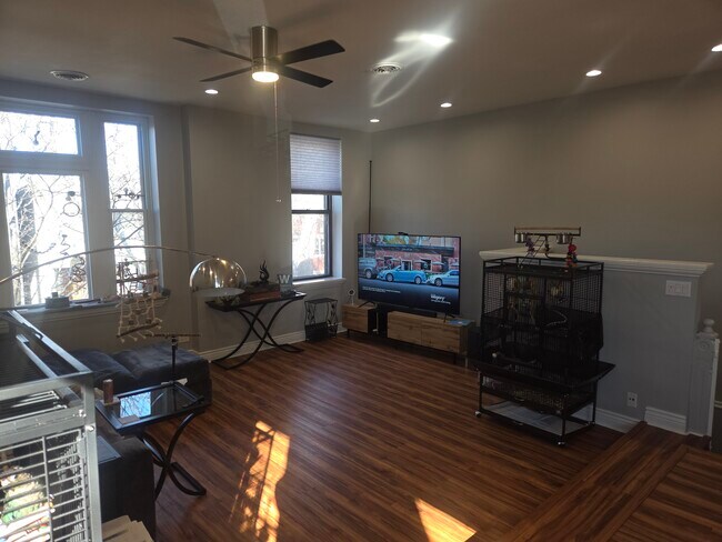 Foto del edificio - 2557 W Superior St