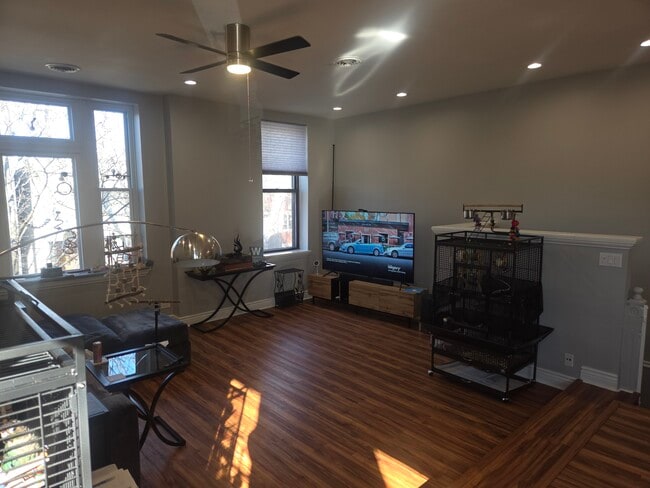 Building Photo - 2557 W Superior St