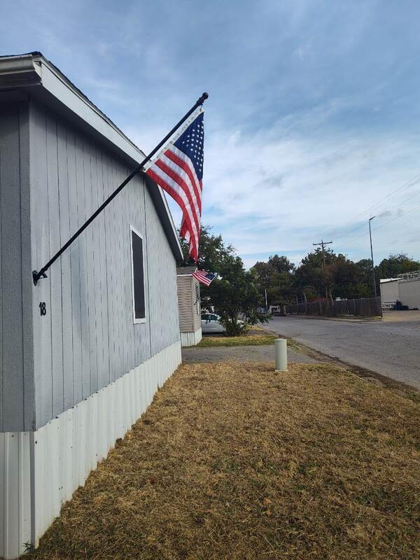 Primary Photo - 209 S Ave B