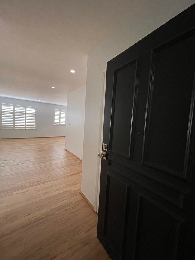 Building Photo - 700 Westmount Dr
