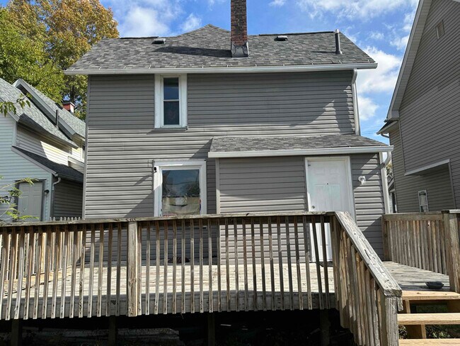 Building Photo - 1351 Logan Ave NW