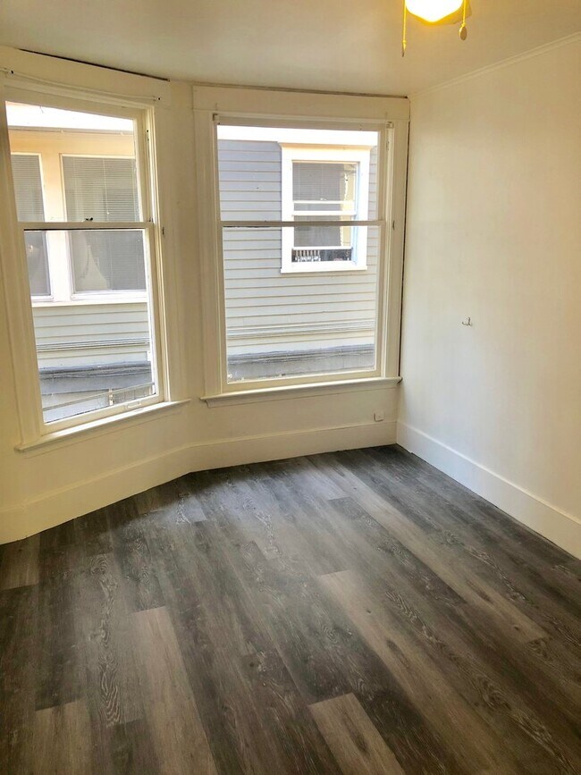 Building Photo - Capitol Hill Duplex 2 BR