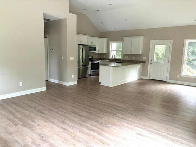 Foto del edificio - 3 Bedroom 2 Bath Home in Manteo $2200/mo