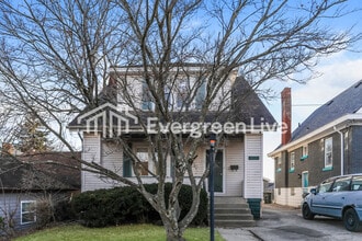 Building Photo - 3213 Phoenix Ave