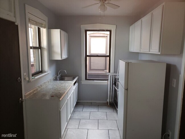 Building Photo - Studio, 1 bath  - 1753 W 95th St 1753-202