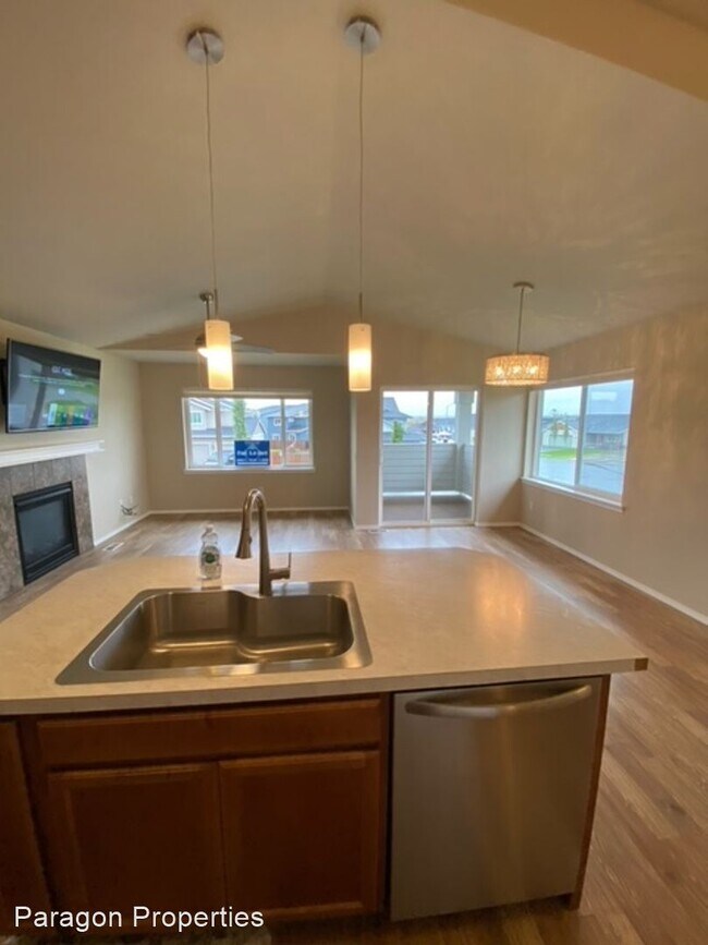 3 br, 2.5 bath House 1030 Northpointe Bl... House Rental in