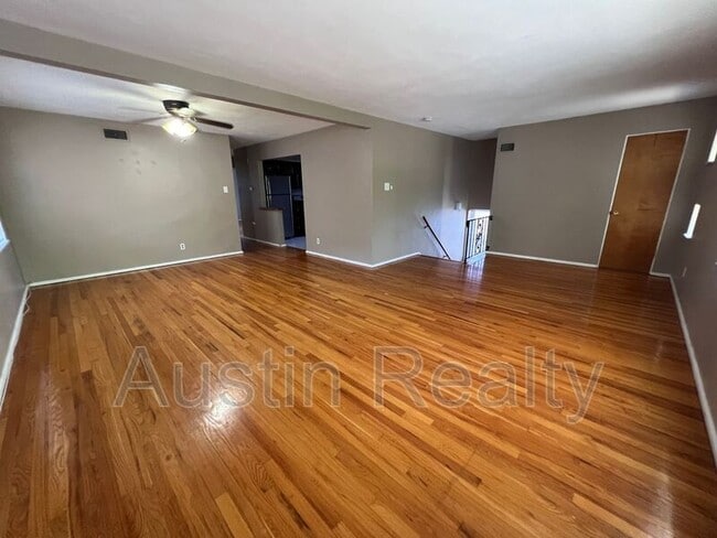 Building Photo - 1104 Ralph Ter