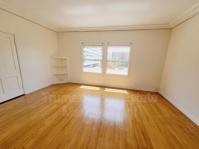 Building Photo - 410 E Harvard St