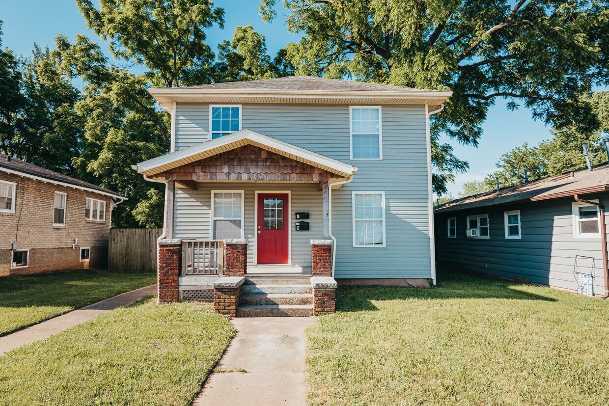 Primary Photo - 800 E Grand St