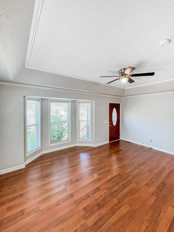 Building Photo - 109 Robert Ave