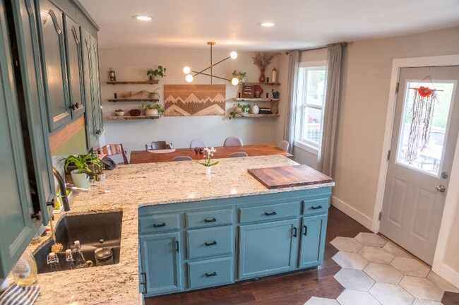 Building Photo - 8206 Holly Crest Dr