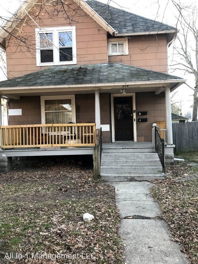 Primary Photo - 914 Clinton Ave
