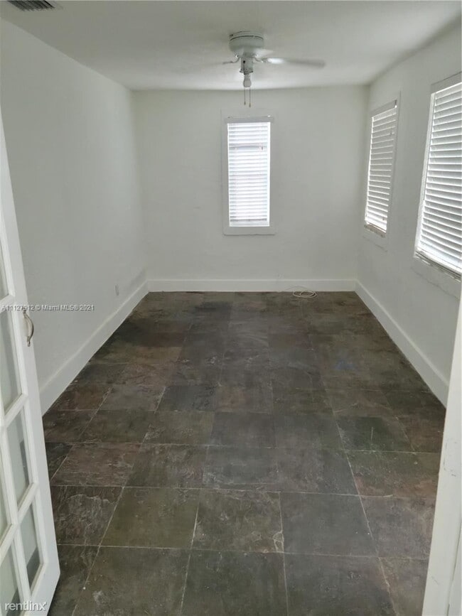 Building Photo - 3 br, 2 bath House - 553 NE 65th St