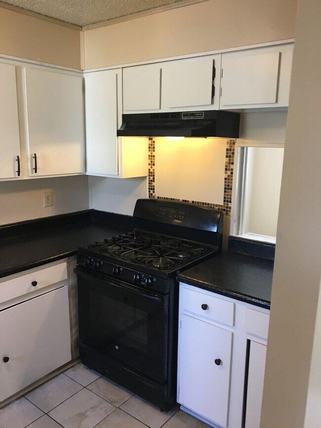 Foto del edificio - 2 Bedroom 2.5 Bath Townhome in Spicewood Townhome Community