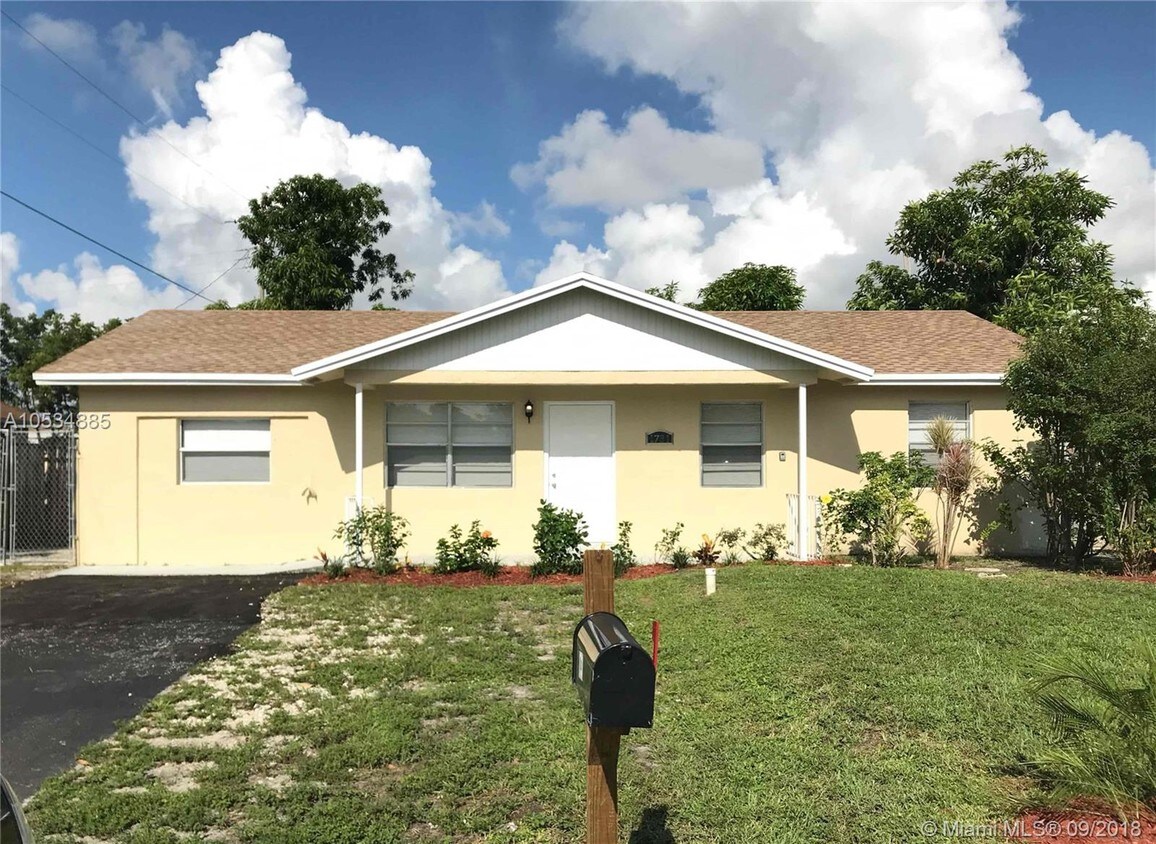 Primary Photo - 1731 NW 1st Terrace