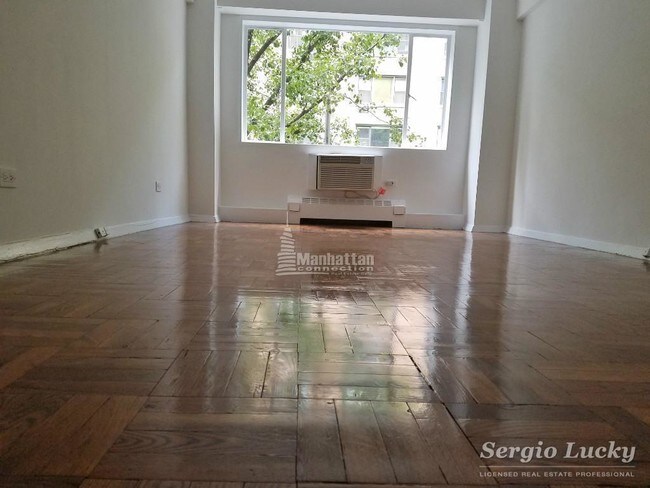 Foto del edificio - 515 E 85th St
