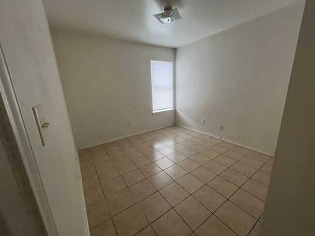 Building Photo - 3408 Barcelona Dr