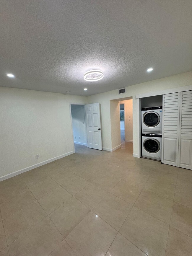 Building Photo - 151 SE 6th Ave