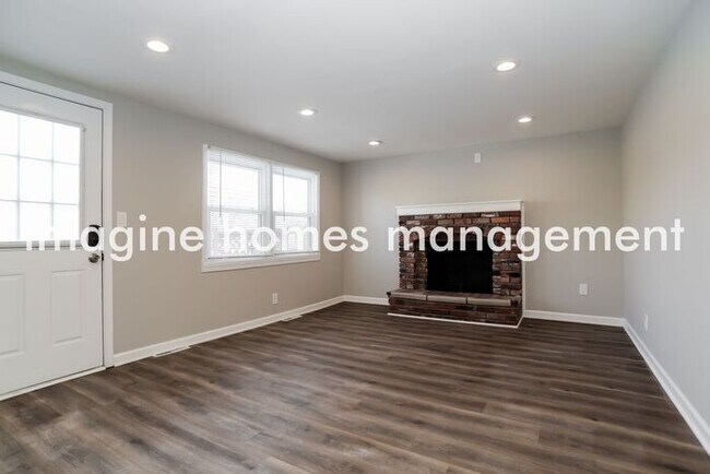 Building Photo - Remodeled 4 Bedroom Home in Overland Park!