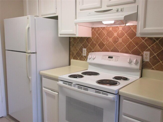 Foto del edificio - 17331 Red Oak Dr