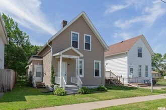 Building Photo - 1553 W 17th St