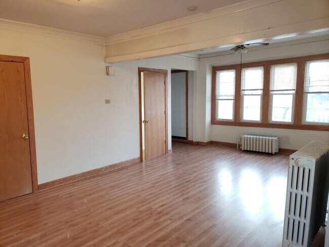 Foto del edificio - 3476 N Bartlett Ave