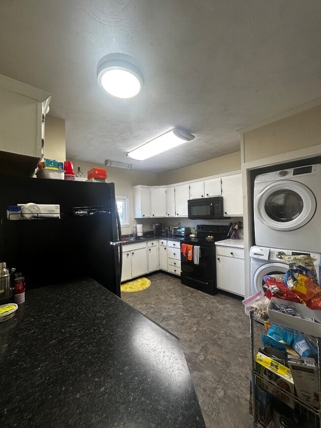 Building Photo - 136 Lorentz St