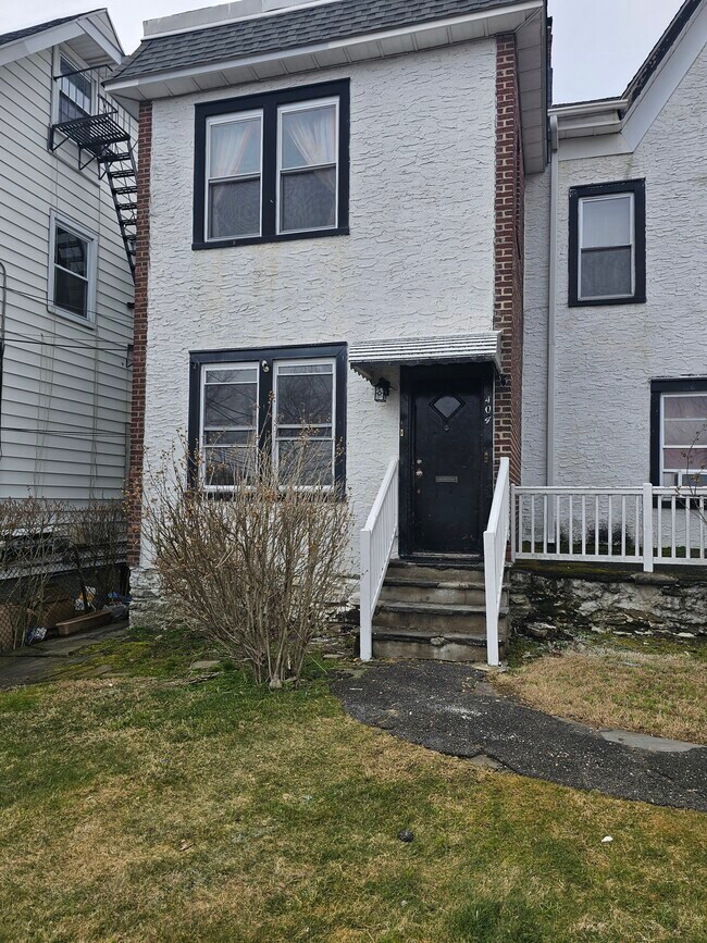 Building Photo - 404 Franklin Ave