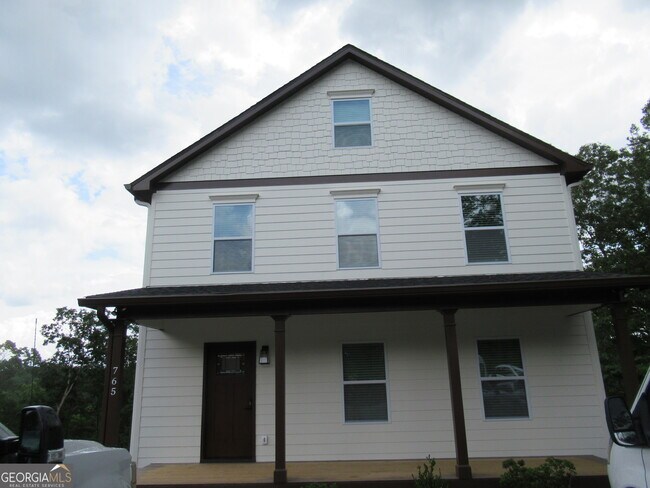Foto del edificio - 765 Old Kerns Rd