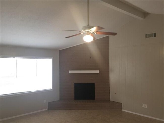 Building Photo - Home For Rent