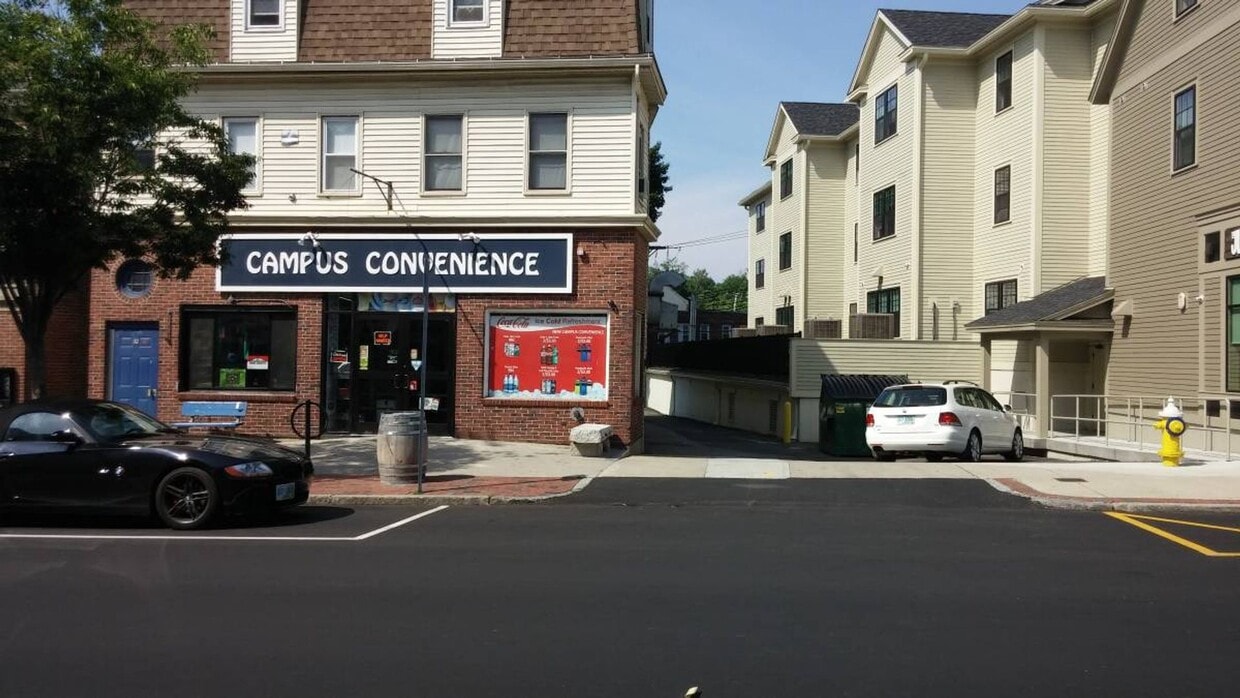 Primary Photo - Convenient One Bedroom Apartments Near UNH...