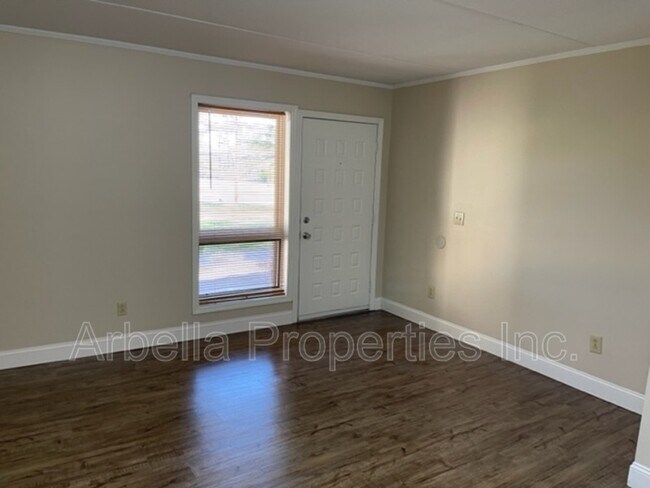 Building Photo - 420 W Jackson Blvd