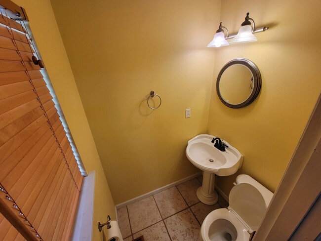 Building Photo - 8809 Brook Point Ln