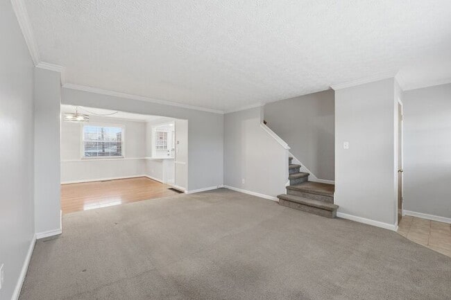 Foto del edificio - 1876 Northwest Blvd